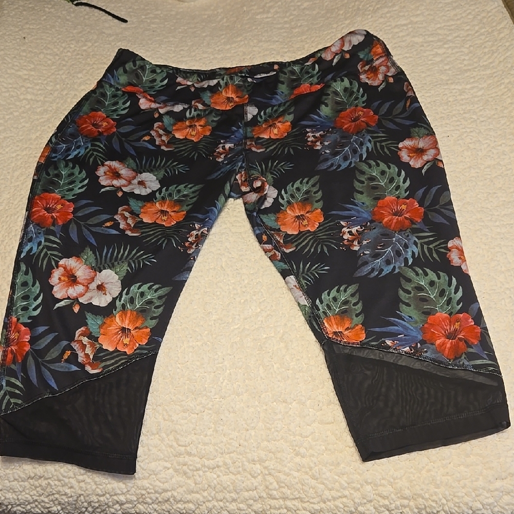 Danskin Now Floral Print Capri Leggings    SIZE 0X  🌺  PRE LOVED